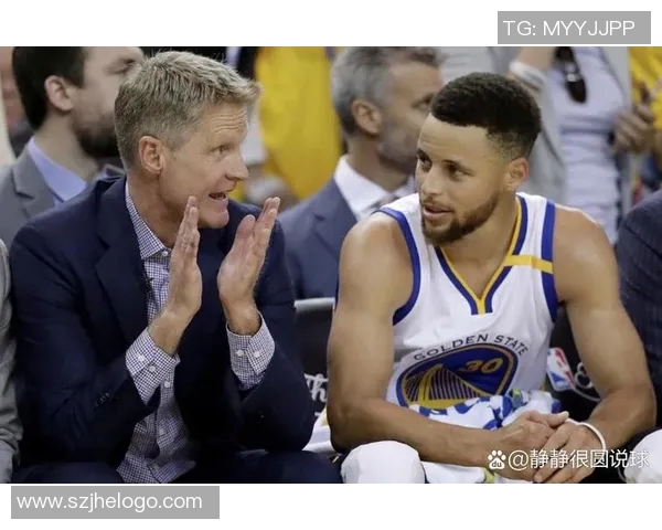 理查德之前从未和主力在一队打过球，和库里搭档确实不一样