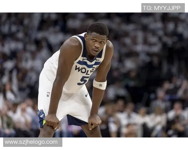 爱德华兹：投中关键三分后我告诉芬奇他不想我传球，想我投篮